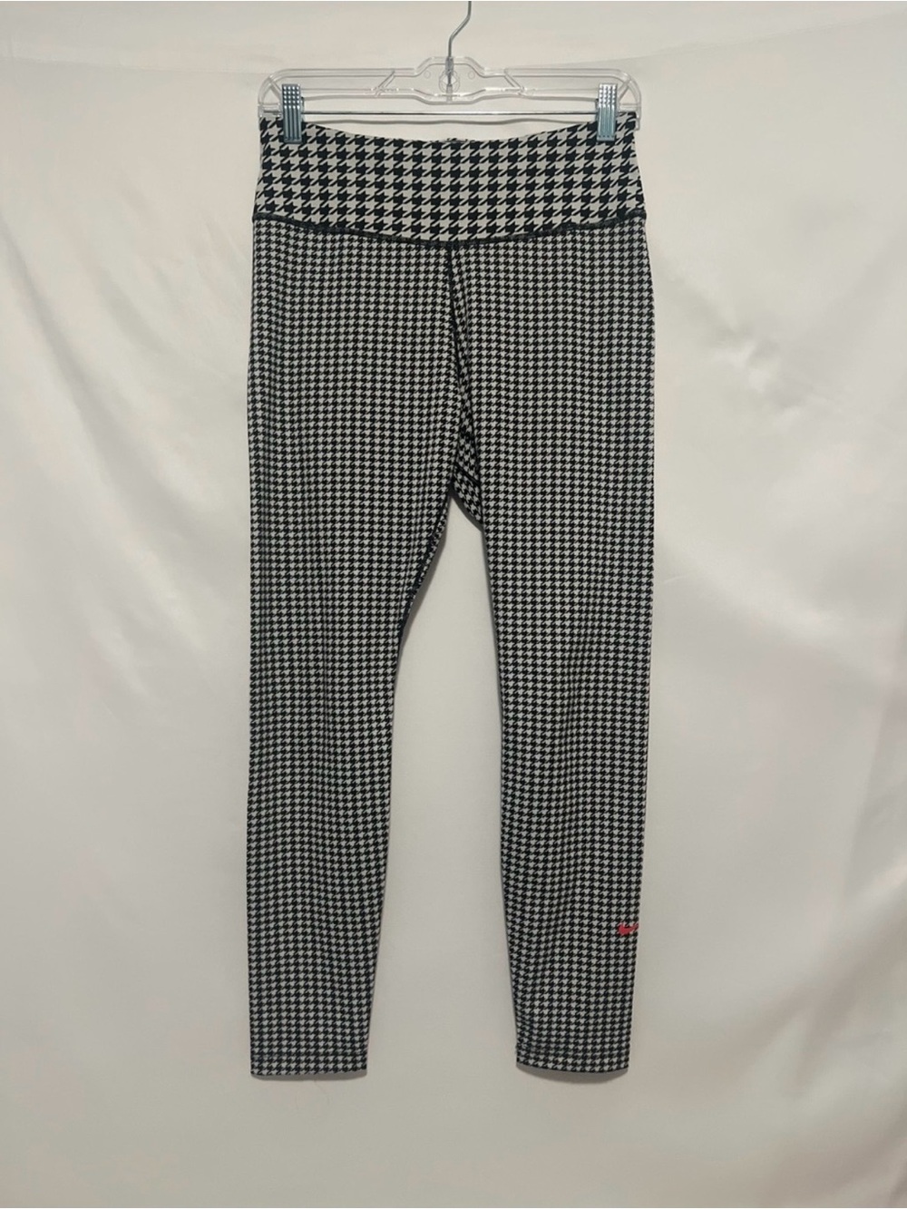 Nike One Icon Clash Houndstooth Leggings Medium Black White Dri-FIT 7/8 Athletic